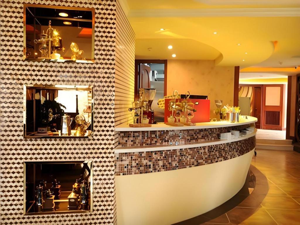 Chengdu French Theme Gold Palace Esterno foto