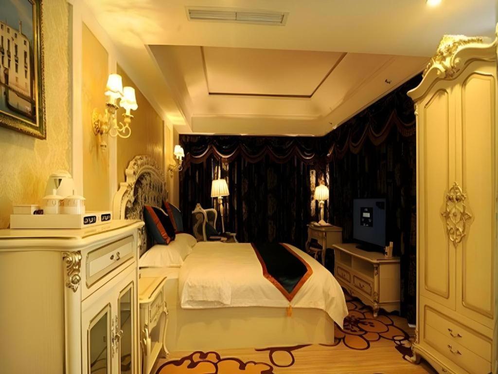 Chengdu French Theme Gold Palace Esterno foto
