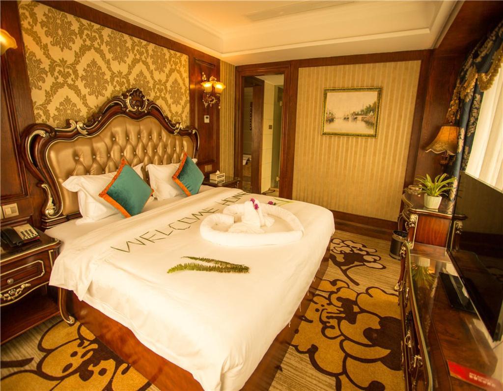 French Theme Gold Place Hotel Chengdu Esterno foto